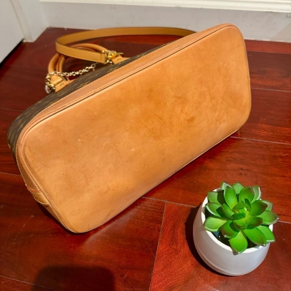 Louis Vuitton Monogram Alma PM - Picture 9 of 15
